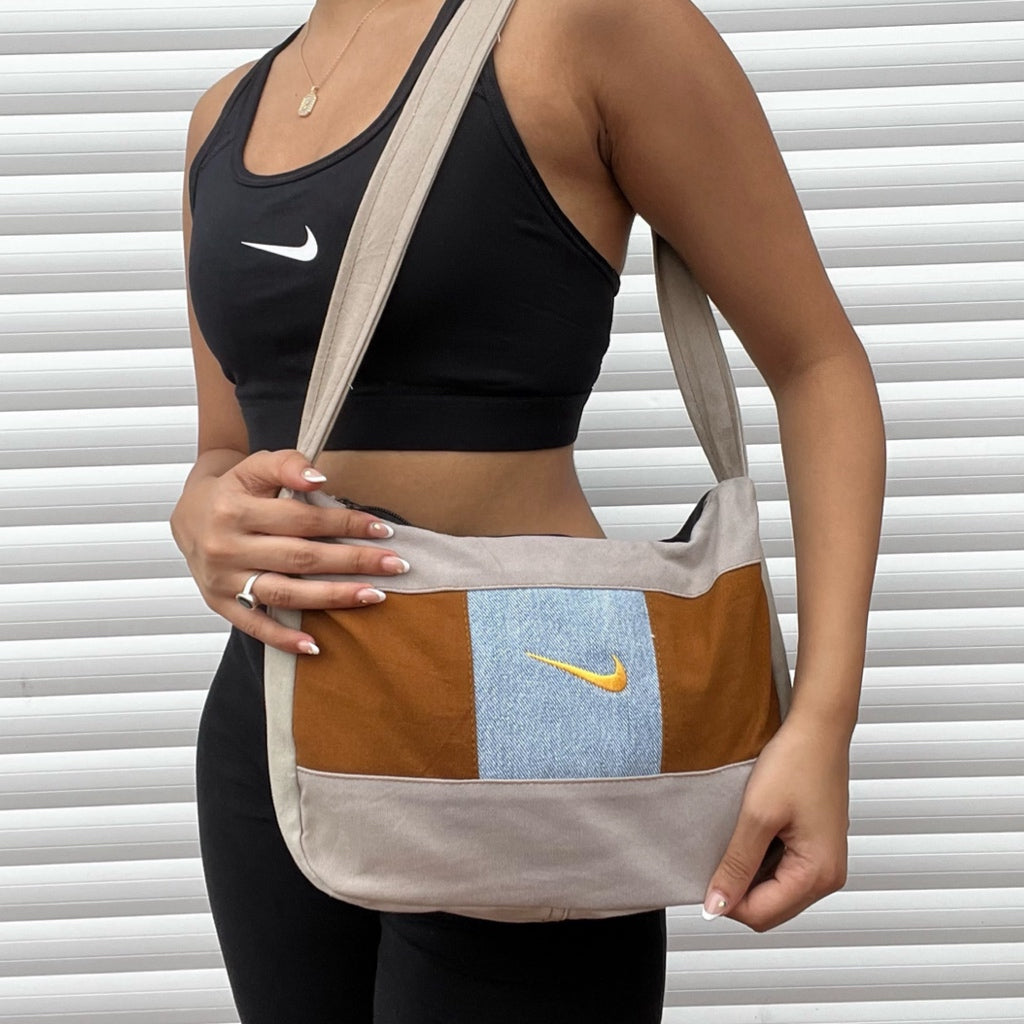 Nike side pouch hotsell